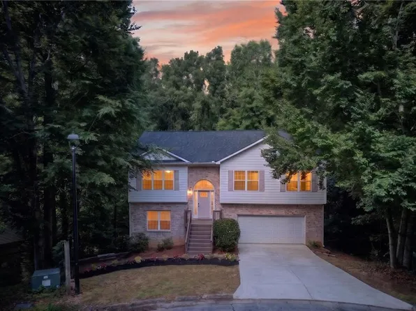9917 Silver Leaf Ct, Douglasville, GA 30135