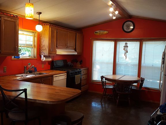 3rd image of 24 Shelley Ln