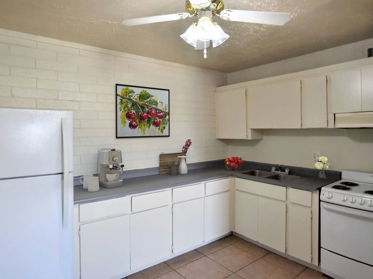 *ONE month FREE!* Catalina Gardens — Photo 4