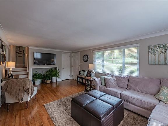 3rd image of 3206 Evergreen Dr