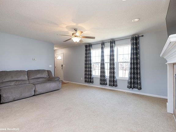 5th image of 1655 SE Oxford Dr