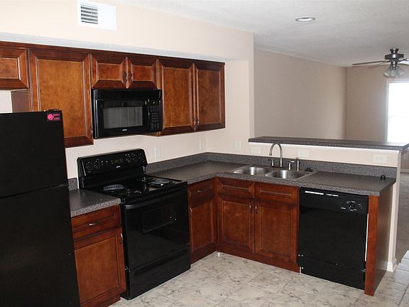 4th image of 2284 E McCormick Ln