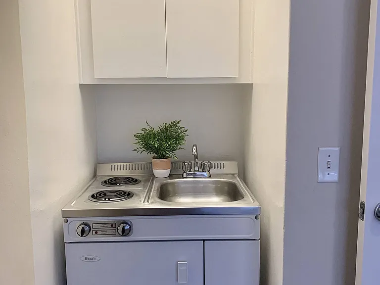 Lindbrook Manor Apartments — Photo 66