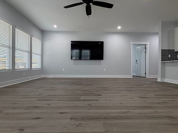 5th image of 4104 Reavis Rd #101
