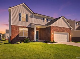 58802 Falabella Dr, South Lyon, MI 48178