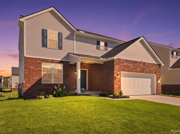 58802 Falabella Dr, South Lyon, MI 48178