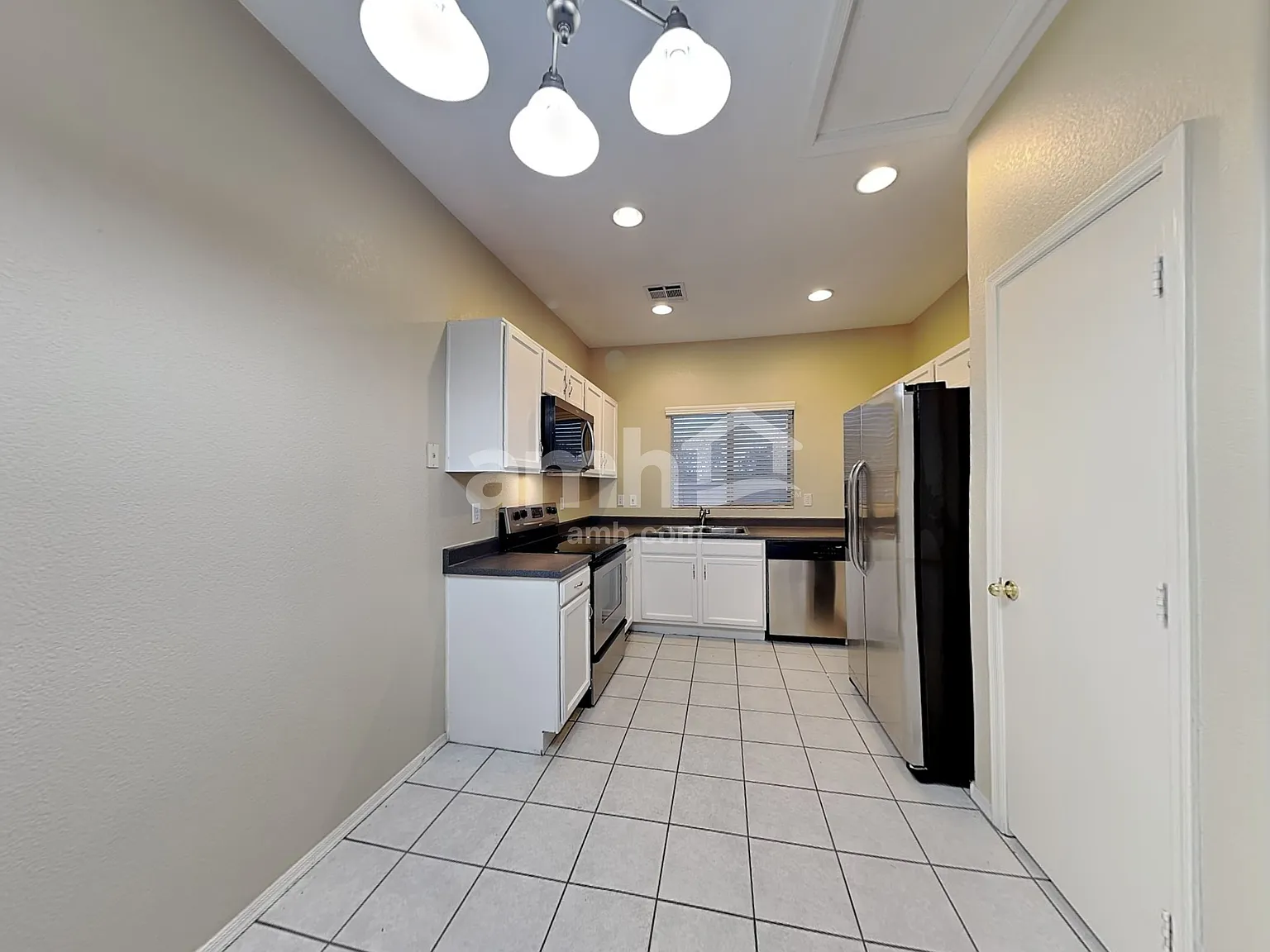 3 bed, 2.5 bath, 1661 sqft, $2,235 — Photo 4