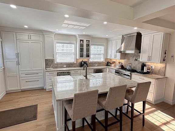 3rd image of 252 Beverly Road