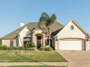 112 Pintail Dr, Clute, TX 77531
