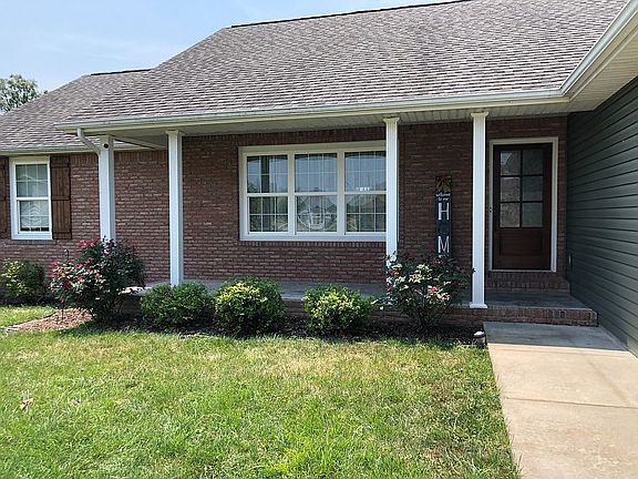 2nd image of 1301 Hillside Ct