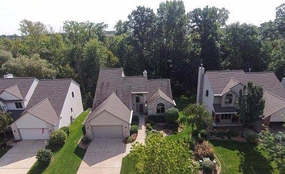 2nd image of 2727 Hawthorne Way
