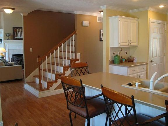 2nd image of 900 Buena Vista Dr
