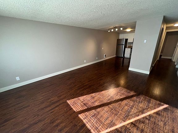 5th image of 1010 NW Portland Ave #1