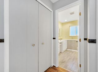 31991 Staman Ct, Farmington Hills, MI 48336