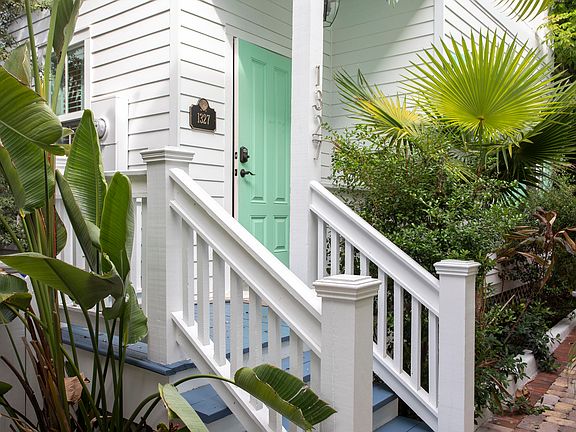 4th image of 1327 Whitehead St