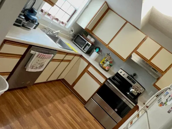 373 Aiken Ave APT 5, Lowell, MA 01850