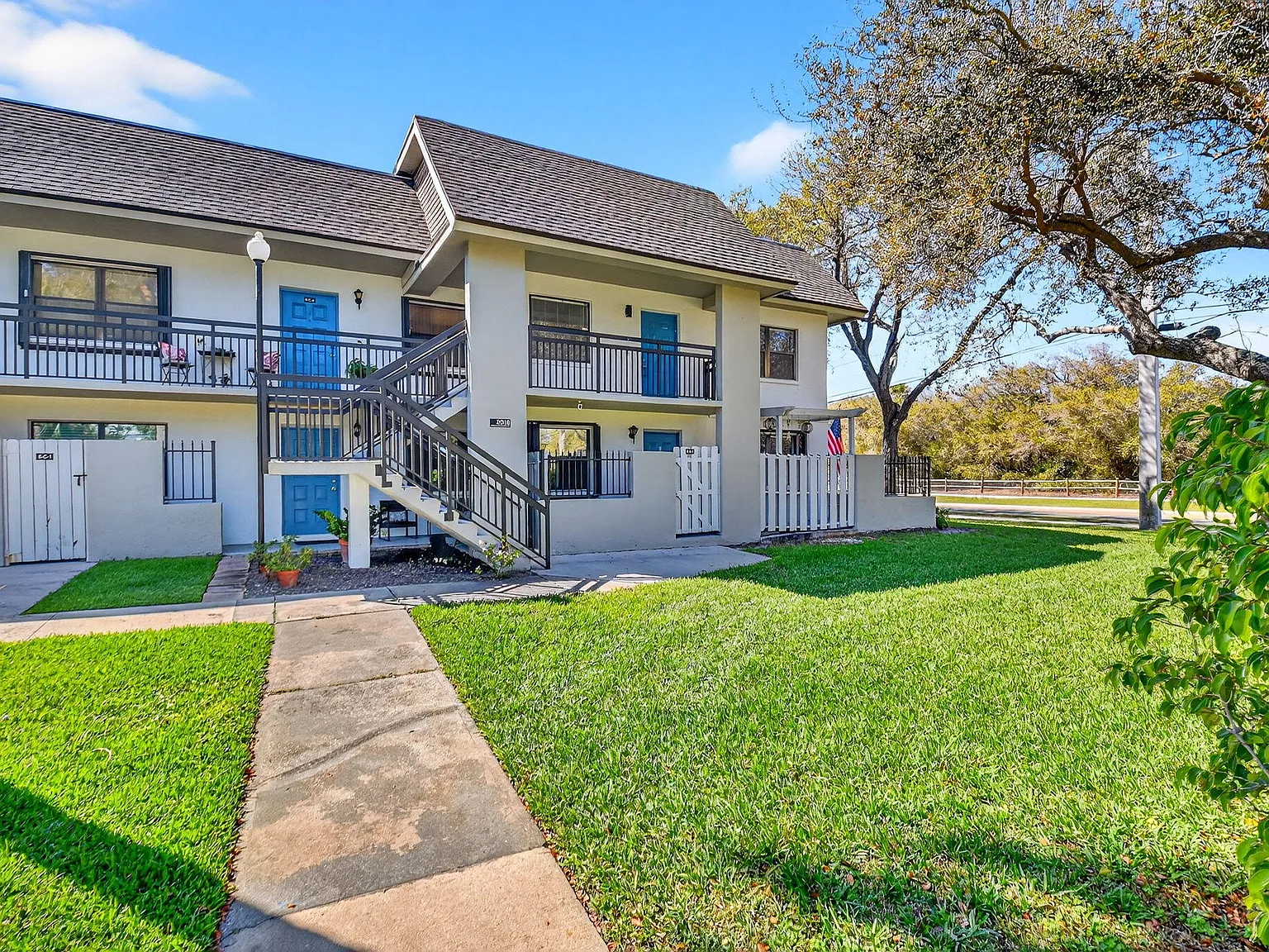 2 bed, 2.0 bath, 1179 sqft, $2,650 — Photo 3