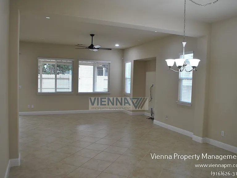 2101 Harpford Dr — Photo 3