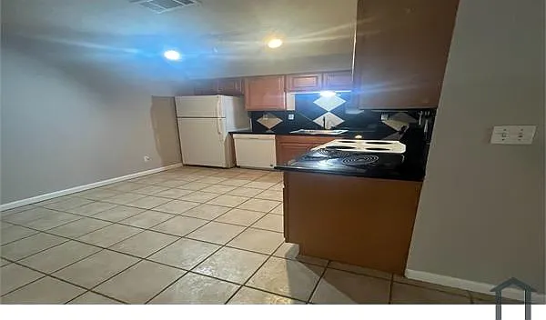 3 bed, 1000 sqft, $1,595 — Photo 1