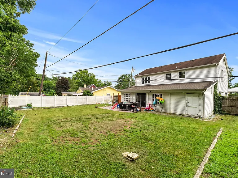 103 Holbrook Ln — Photo 34