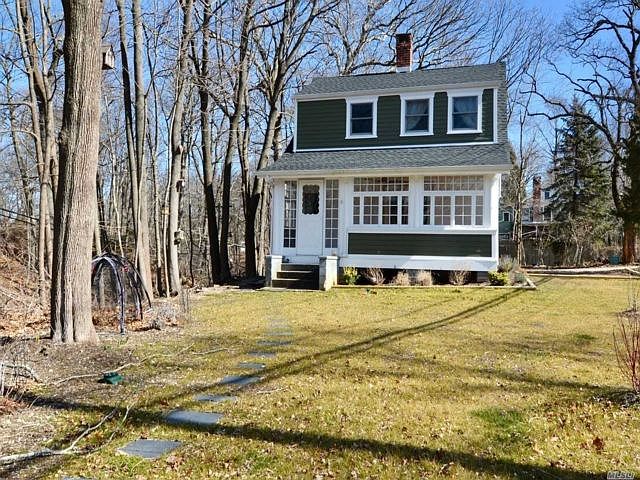2nd image of 528 Moriches Rd