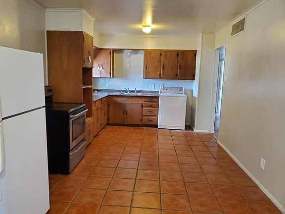 3rd image of 2798 Oxford Ave