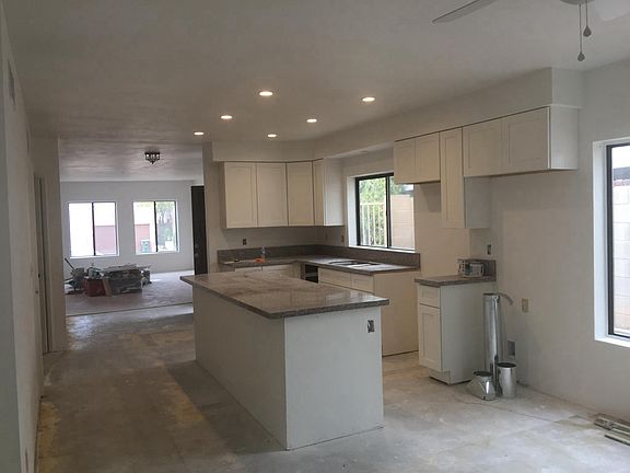 open kitchen const photo