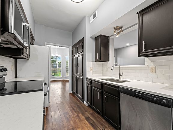 2nd image of 2422 Northlake Ct