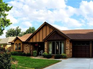 1102 De Pauw Dr, Arlington, TX 76012