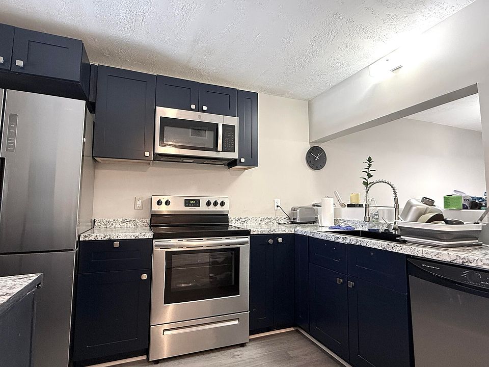 1st image of 2925 SW 22nd Avenue #203