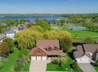 6919 Country Oaks Rd, Chanhassen, MN 55317