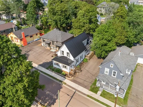 47 Peter St, Moncton, NB E1A 3W3