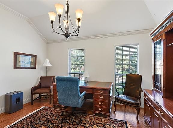 5th image of 836 Winchester Dr