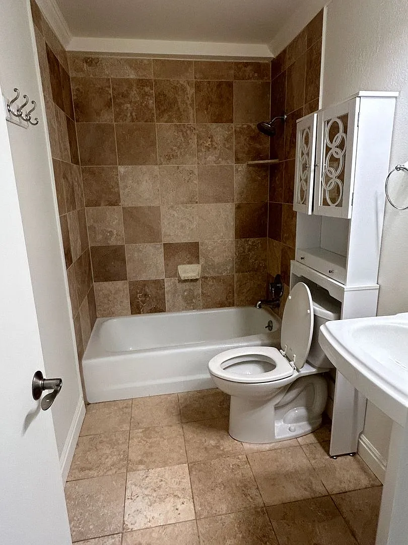 2 Bedroom 2 Bathroom Apartment in Glenwood Springs — Photo 4