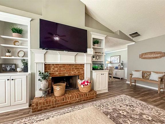 5th image of 255 River Mist Cir