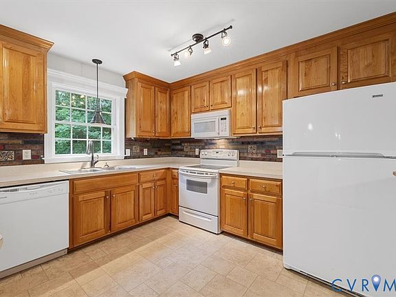 2nd image of 5689 Hickory St
