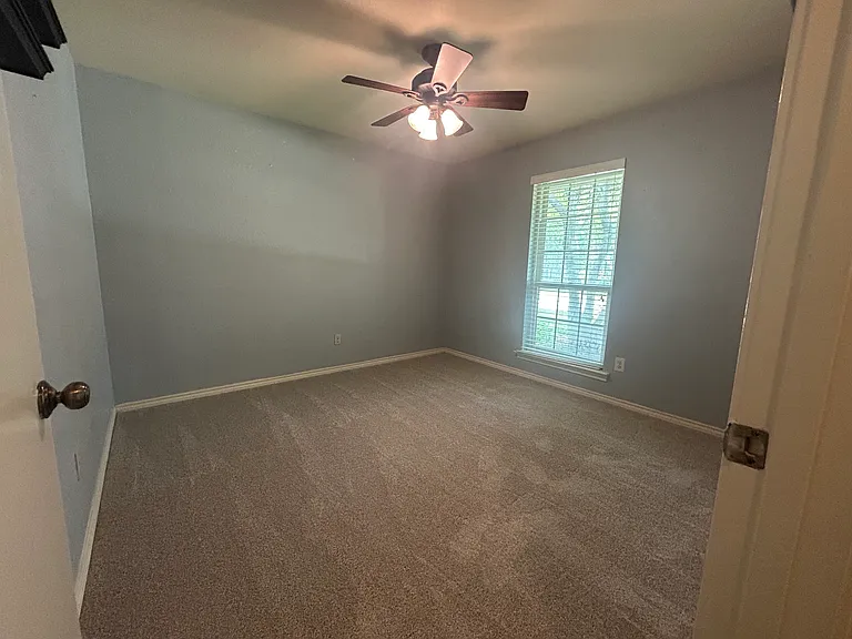 617 Arbor Ct — Photo 2