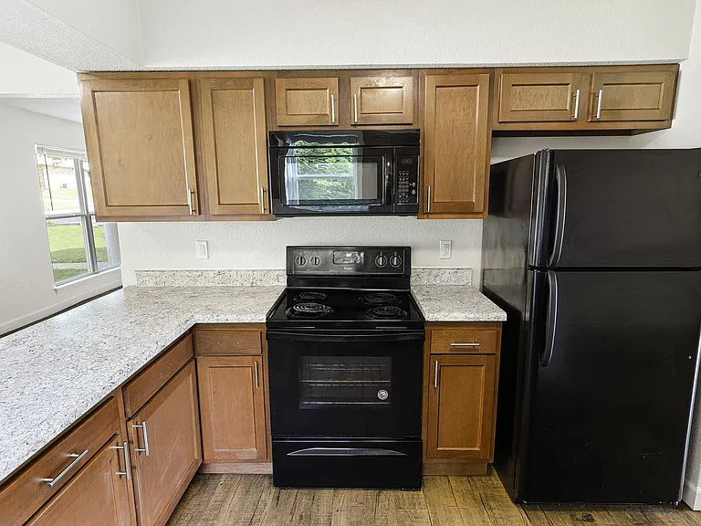 Green Door Apartments — Photo 144