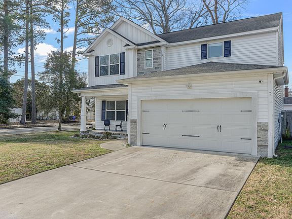 3rd image of 1233 Pineview Ave