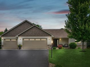 1364 Island View Dr, New Richmond, WI 54017