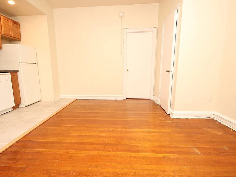 318 S 15th St #2F — Photo 4