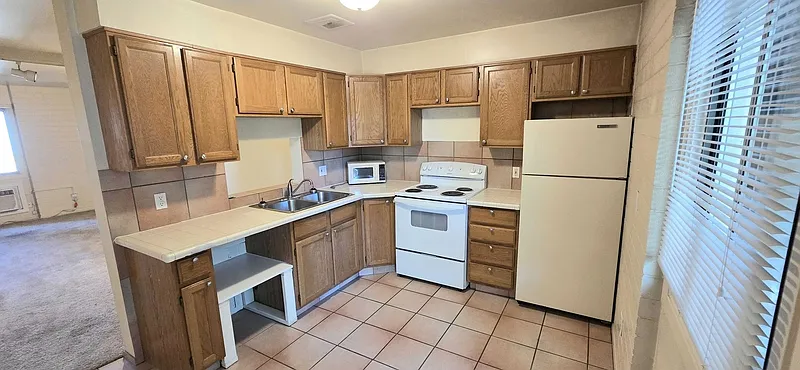 2 bed, 1.0 bath, 800 sqft, $1,045 — Photo 3