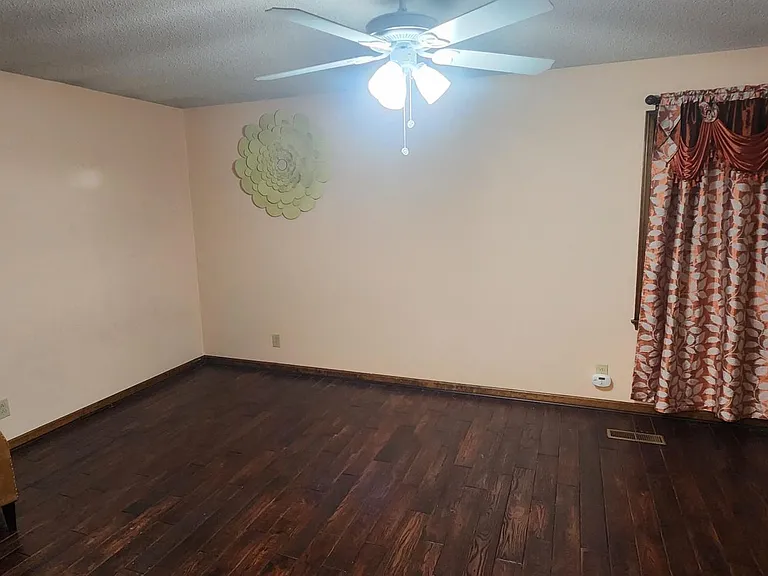 1216 Edinborough Ln — Photo 5