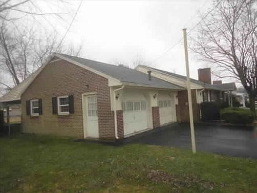 3rd image of 204 Pine Dr
