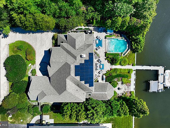 2nd image of 108 W Buckingham Dr