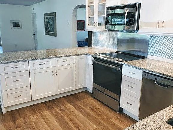 3rd image of 515 Oak Ln