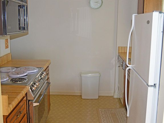2nd image of 2172 Memorial Dr
