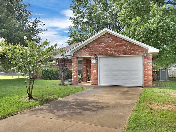 3rd image of 809 Willowcreek Dr