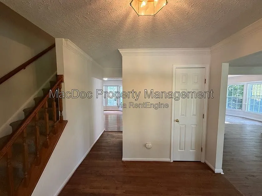 4 bed, 2.5 bath, 2210 sqft, $3,045 — Photo 2
