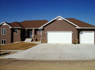 2328 Grant Dr, Watertown, SD 57201